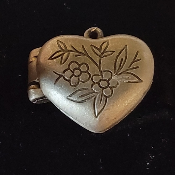 Jewelry - SALE 7/$30 Flower / Sunshine Locket Pendant